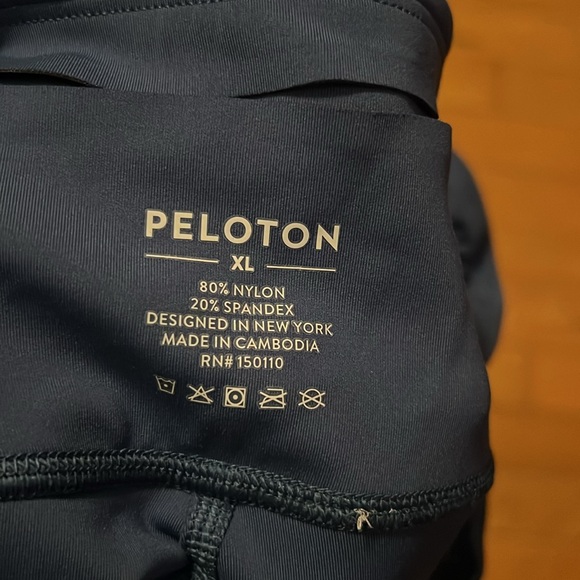 Peloton, good as new size extra large spin pants with drawstring - Picture 5 of 6